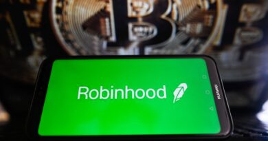 Robinhood suffers brutal weekly loss as bitcoin, AI stocks are hit hard