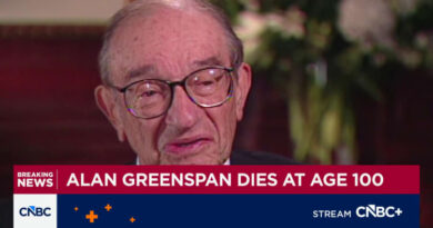 Alan Greenspan, former chairman of the Fed, dies at age 100